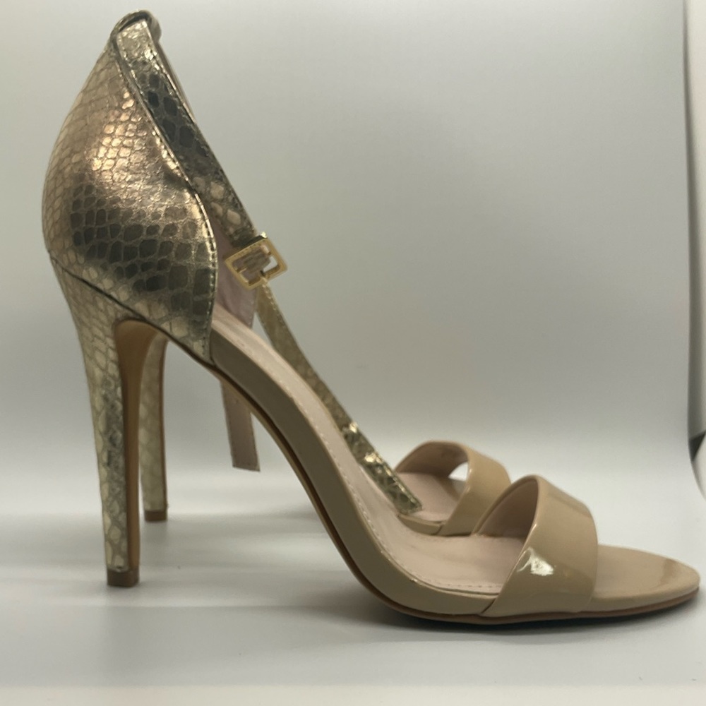 Size 9.5 Vince Camuto Strappy Sandals